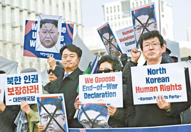 南韓示威者和脫北者一直批評金正恩侵犯人權。美聯社
南韓示威者和脫北者一直批評金正恩侵犯人權。美聯社