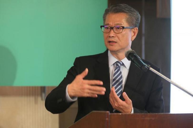 陳茂波最近表示,考慮業主「甩名」後5年內不可以首置身分入市,但此舉只可以buy time,短暫為樓市降溫。 資料圖片
陳茂波最近表示,考慮業主「甩名」後5年內不可以首置身分入市,但此舉只可以buy time,短暫為樓市降溫。 資料圖片