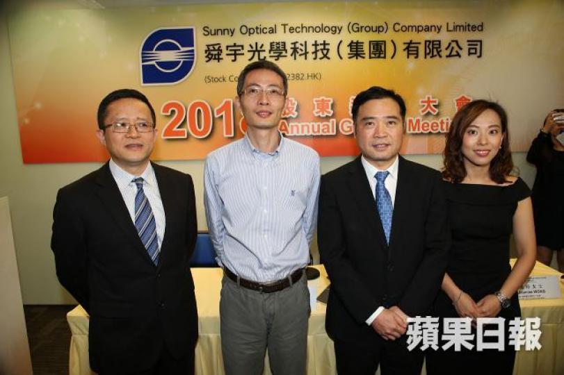 舜宇光學執行董事葉遼寧(右二)。資料圖片
舜宇光學執行董事葉遼寧(右二)。資料圖片