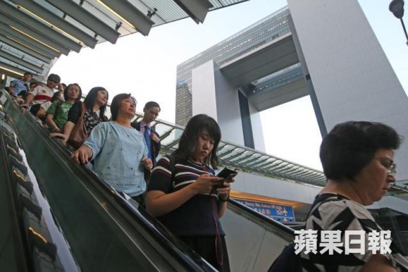公務員加薪生效日追溯至今年4月1日。
公務員加薪生效日追溯至今年4月1日。