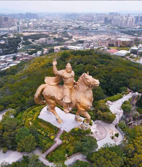 世界最大的鄭成功騎馬塑像...