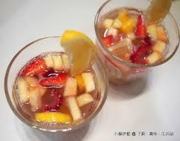 天氣熱,Weekend出街輕鬆食個tea,飲杯冰涼雜果賓治放鬆下都幾開心!「賓治」係源自英文「punch」,本指一種雞尾酒;但一般冰室或茶餐廳喺無酒牌下,係用果汁做基底,再加入雜錦水果而成,絕不含任何... 天氣熱,Weekend出街輕鬆食個tea,飲杯冰涼雜果賓治放鬆下都幾開心!「賓治」係源自英文「punch」,本指一種雞尾酒;但一般冰室或茶餐廳喺無酒牌下,係用果汁做基底,再加入雜錦水果而成,絕不含任何...