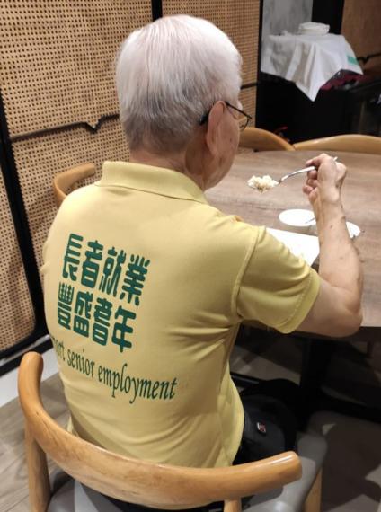 銀杏館太古店外賣車仔飯,那些年的食物、那些年的價錢。抗疫價與大家同行:-
$ 8 香蔥油飯
$10 頭抽豬油撈飯 (限量、售完即止)
$25 一餸飯 (20多款餸,有葷有素)
$10... 銀杏館太古店外賣車仔飯,那些年的食物、那些年的價錢。抗疫價與大家同行:-
$ 8 香蔥油飯
$10 頭抽豬油撈飯 (限量、售完即止)
$25 一餸飯 (20多款餸,有葷有素)
$10...