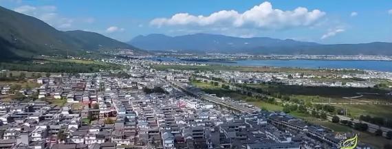藍天白雲
                 下的小村莊！...