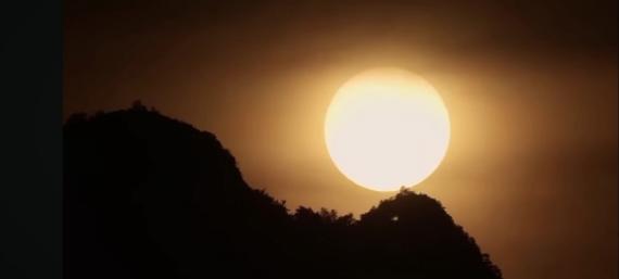 山後的
               太陽！...