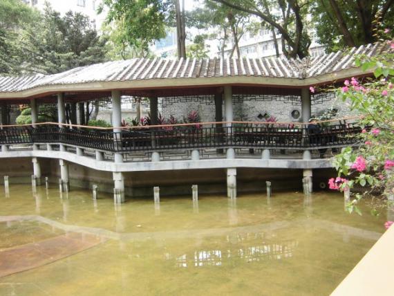 往花園橋內,,行一行!...