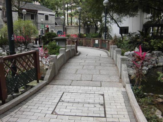 往公園之內,,行一行！...